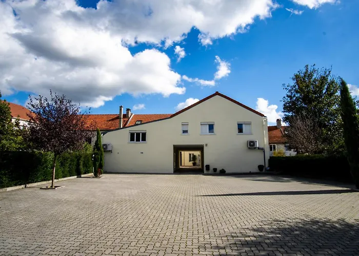A L\'Ombre Du Pin - Large T4 Duplex Near Disneyland And Paris, 1-7 Guests