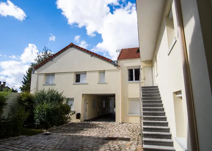A L\'Ombre Du Pin - Large T4 Duplex Near Disneyland And Paris, 1-7 Guests