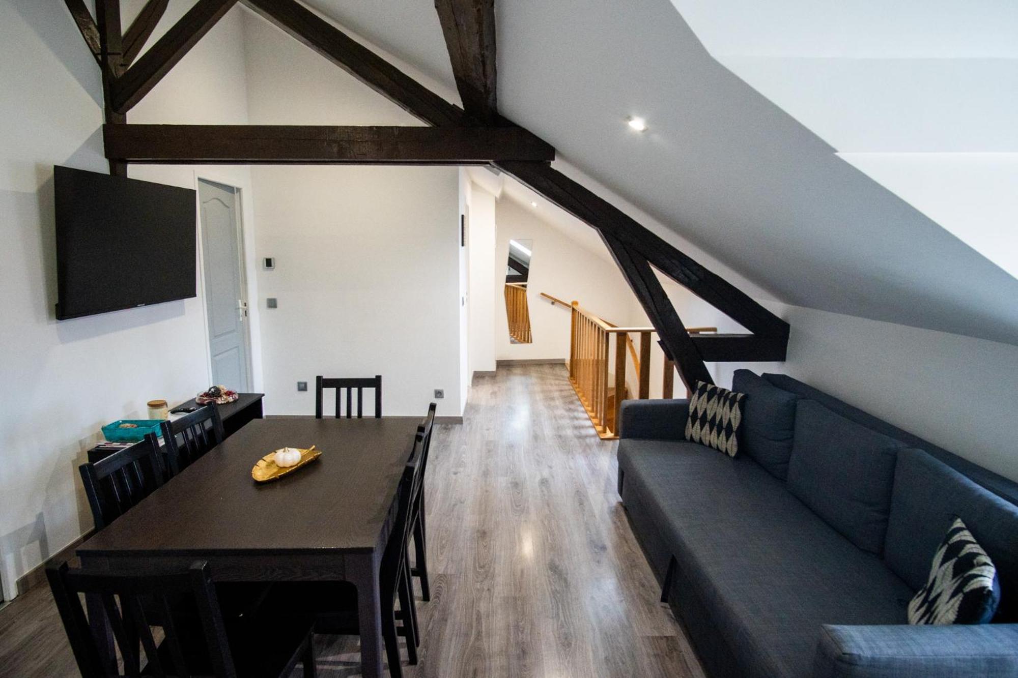 A L'ombre Du Pin - Large T4 Duplex Near Disneyland And Paris, 1-7 Guests Le Pin (Paris)