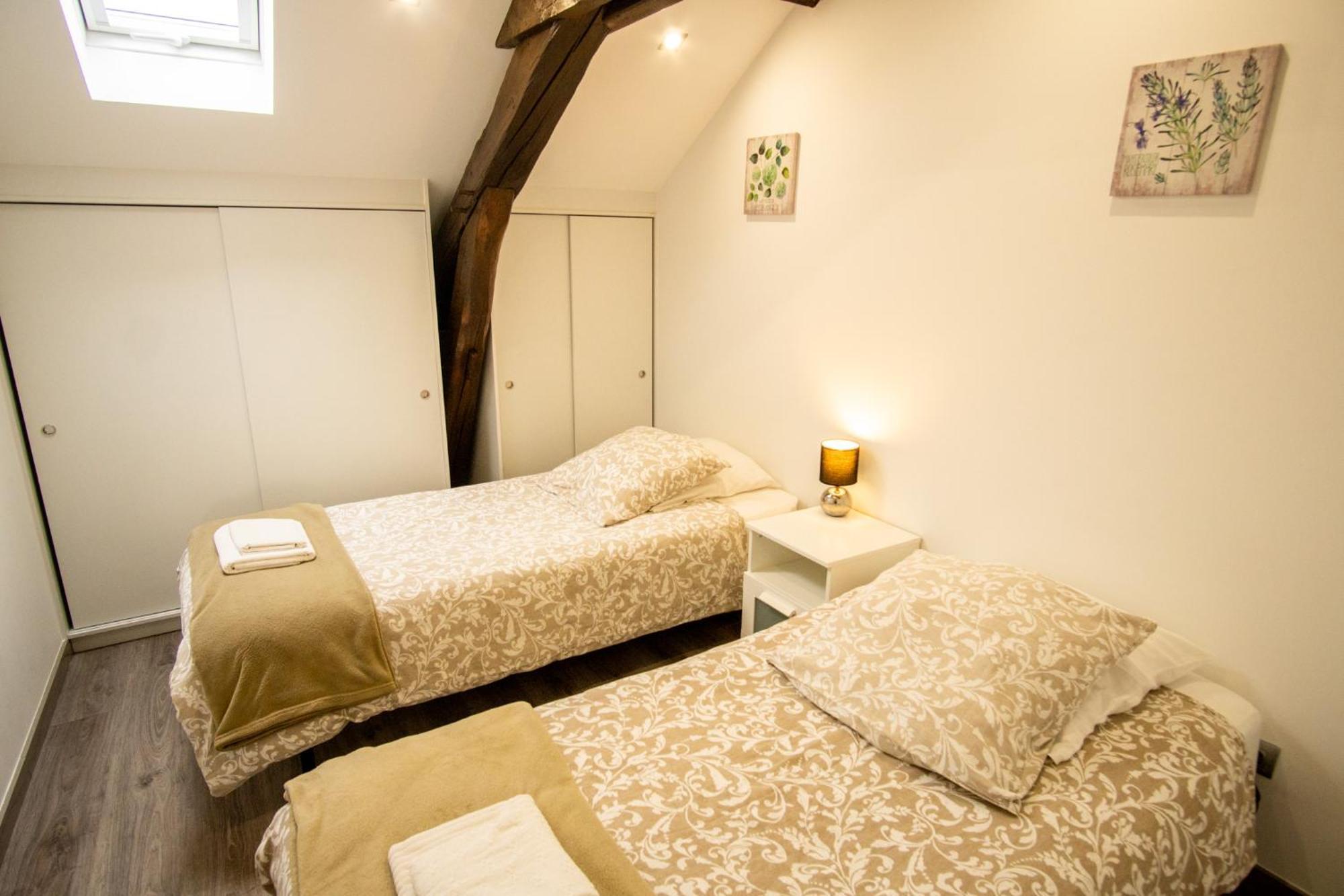 A L'ombre Du Pin - Large T4 Duplex Near Disneyland And Paris, 1-7 Guests