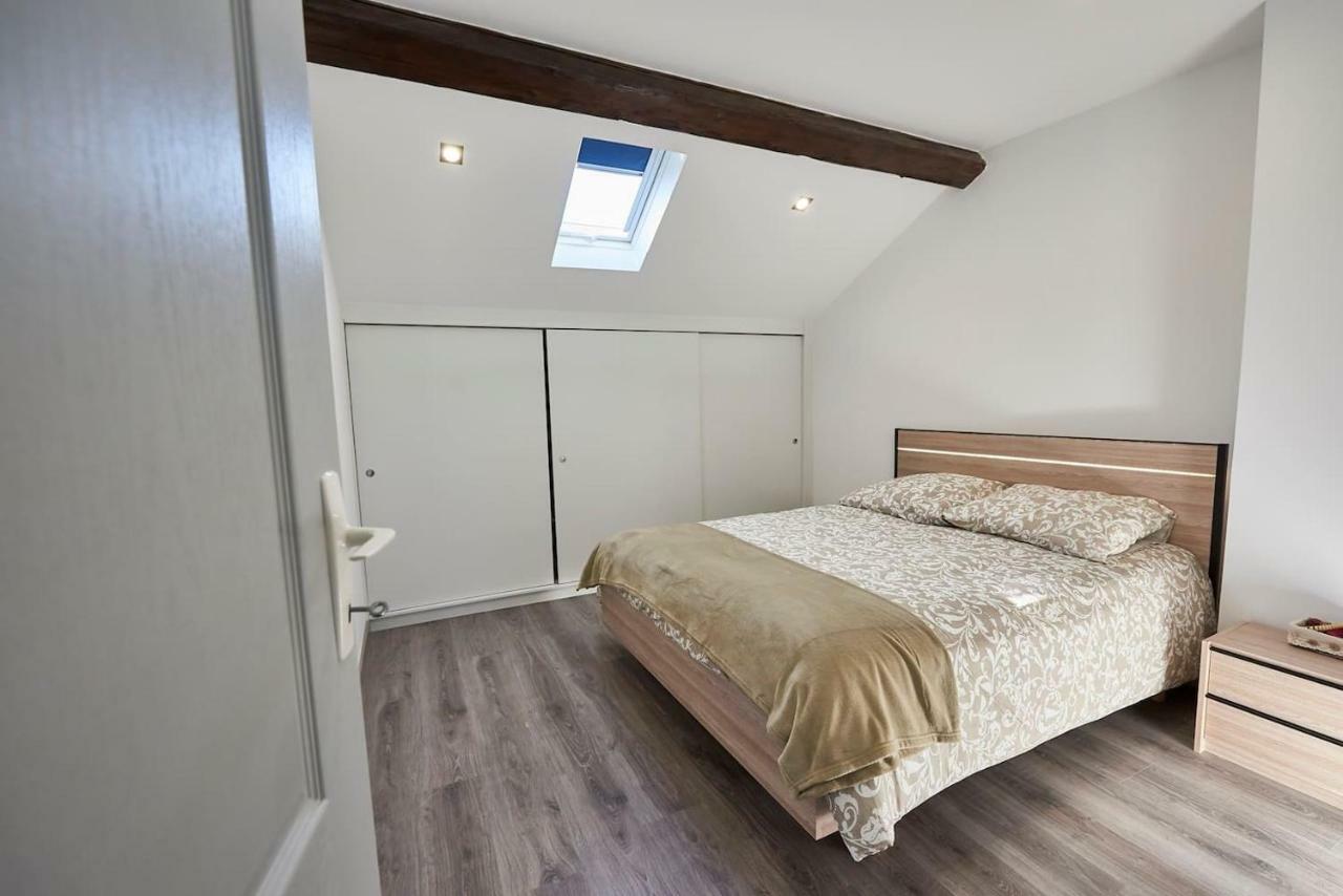 A L'ombre Du Pin - Large T4 Duplex Near Disneyland And Paris, 1-7 Guests * Le Pin (Paris)